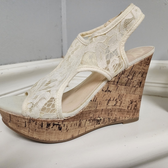Women's Lace Wedges - Picture 5 of 7
